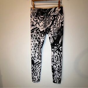 Nike Dri-Fit Black and White Patterned Leggings Women’s Medium